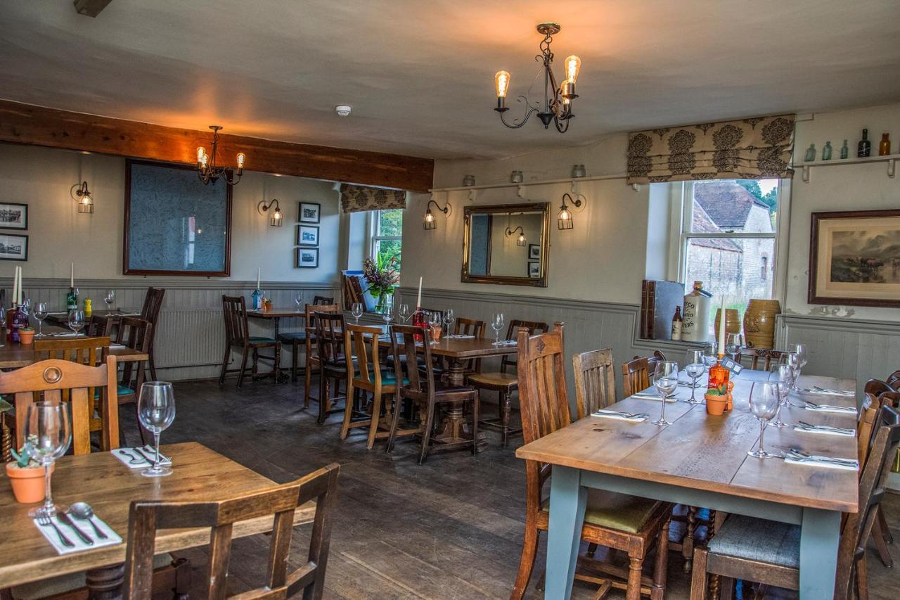 The George Inn Warminster Exterior photo